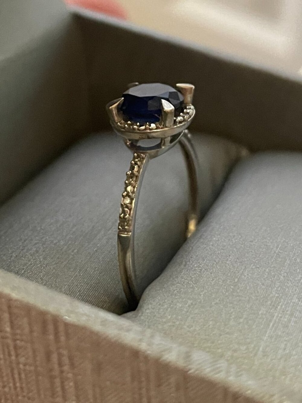 10K White Gold and lab-created Sapphire Ring with Diamond Chips- Approx size 9 - Picture 4 of 8